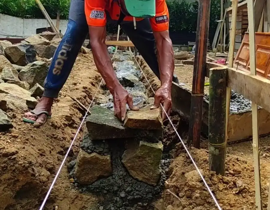 kedalaman pondasi pagar tembok